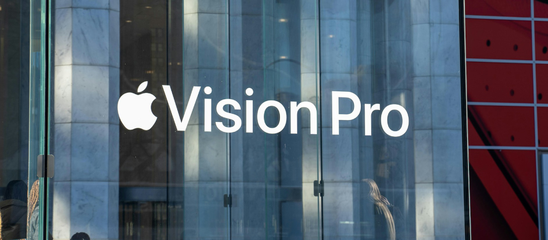 Apple Vision Pro (M2) Discontinued: Analyzing the Warning Signs in Spatial Computing Apple Vision Pro discontinued production